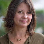 Andyara de Santis, Educator, consultant for institutions in Financials and Sustainability